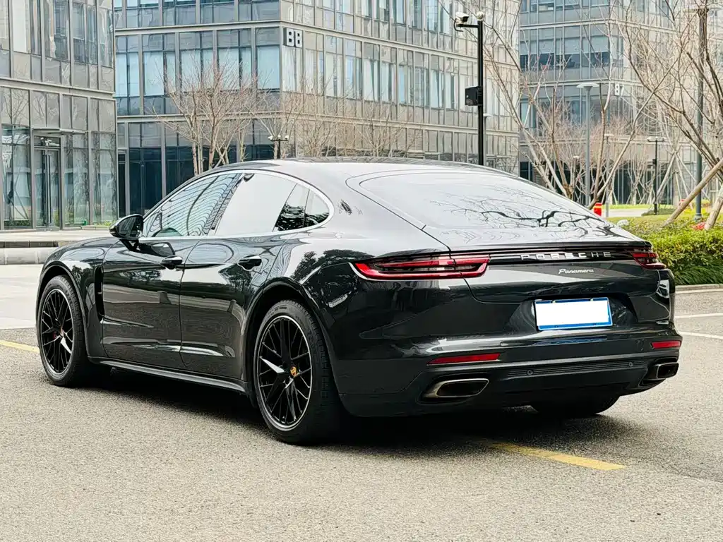 PORSCHE PANAMERA