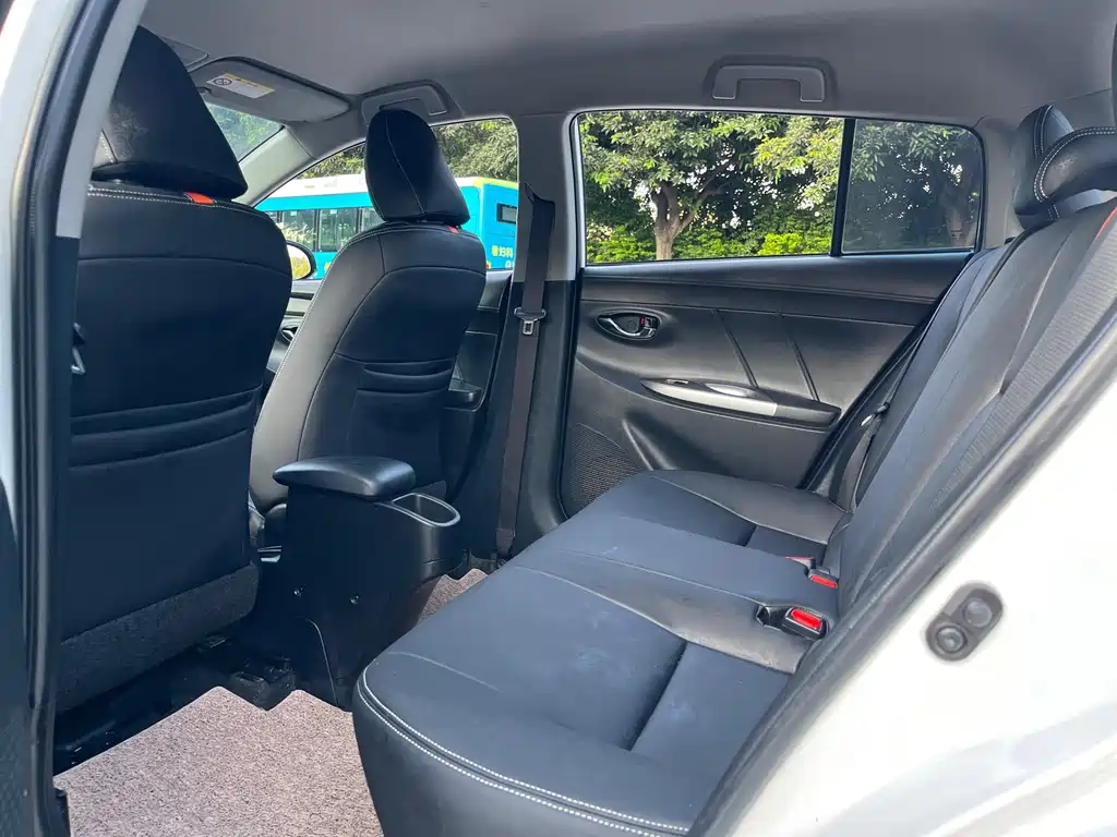 Toyota Yaris L — миниатюра 10