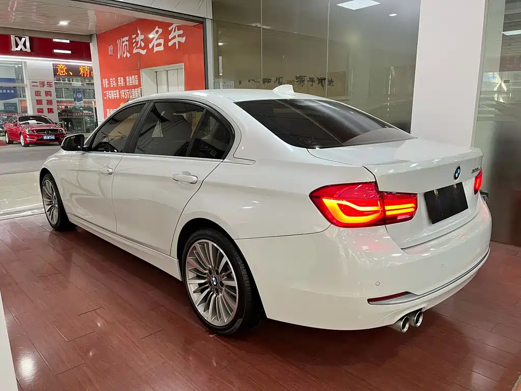 BMW 3 SERIES