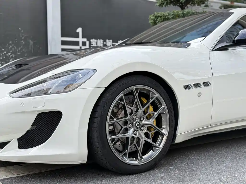 MASERATI GRANTURISMO