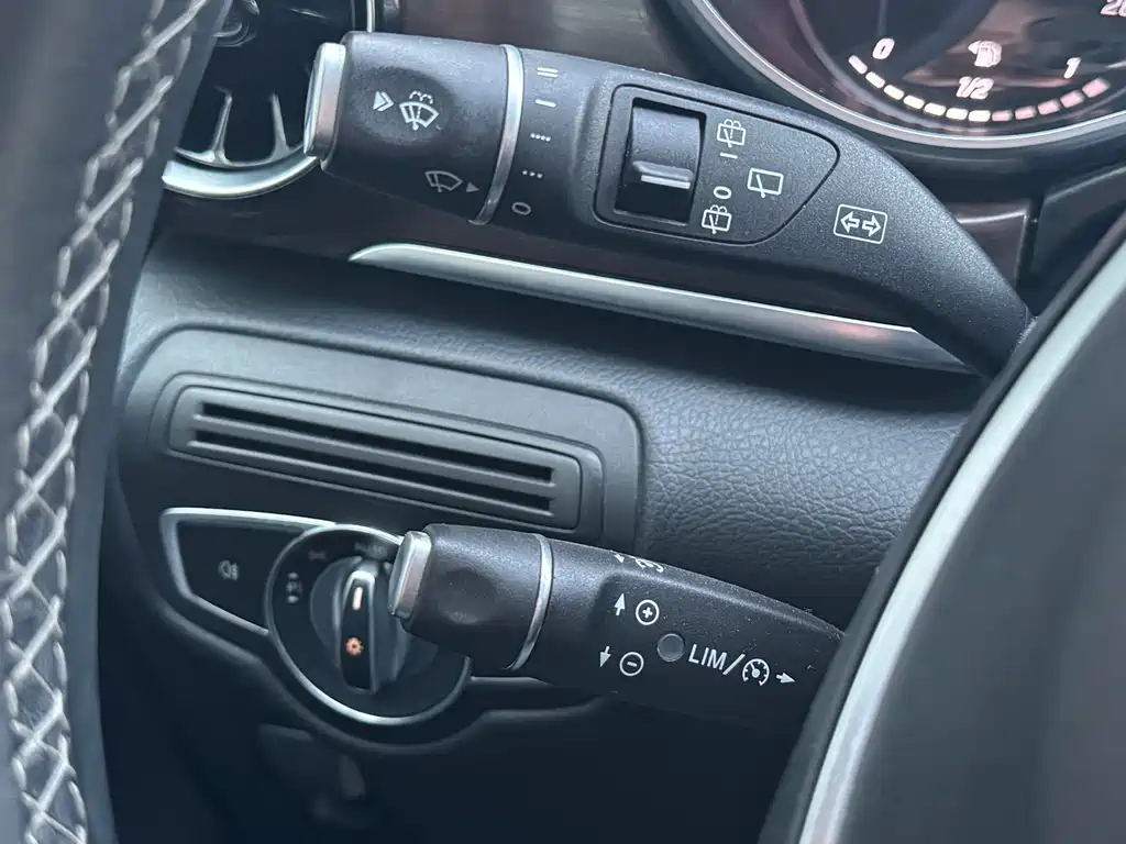 MERCEDES-BENZ V CLASS