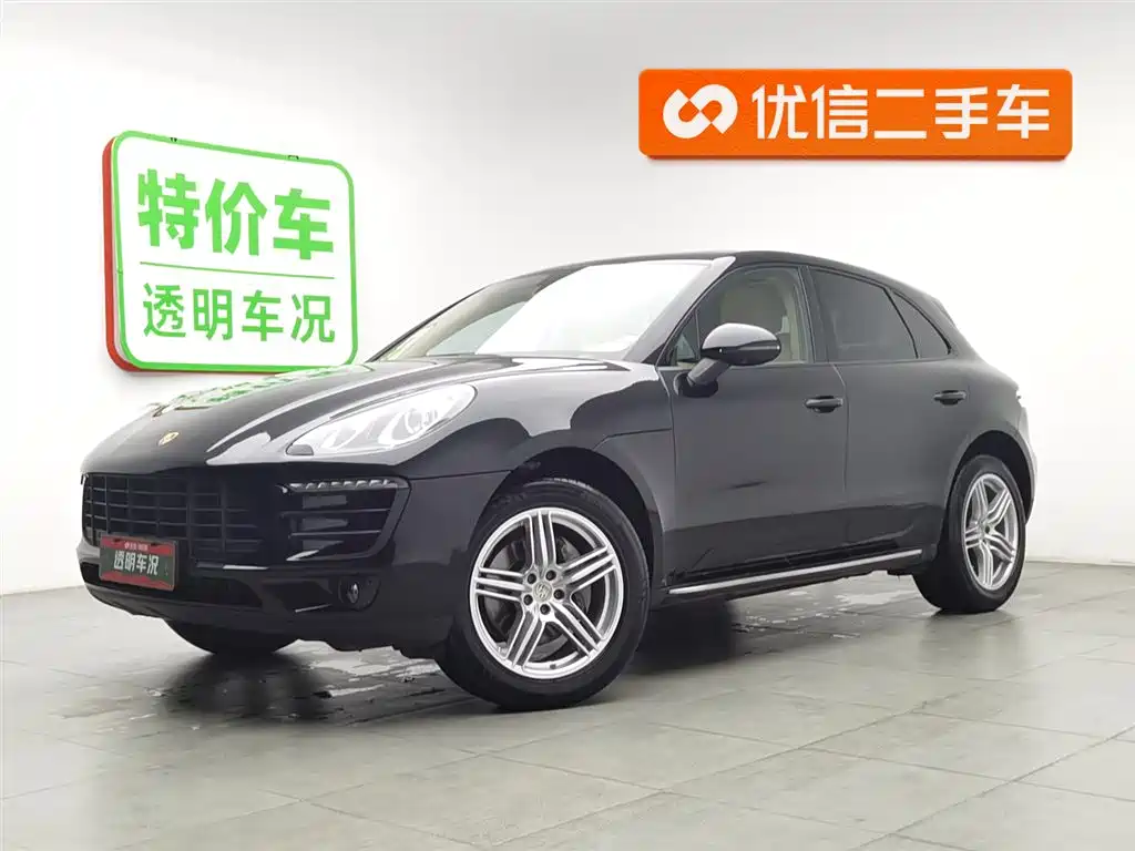 PORSCHE MACAN