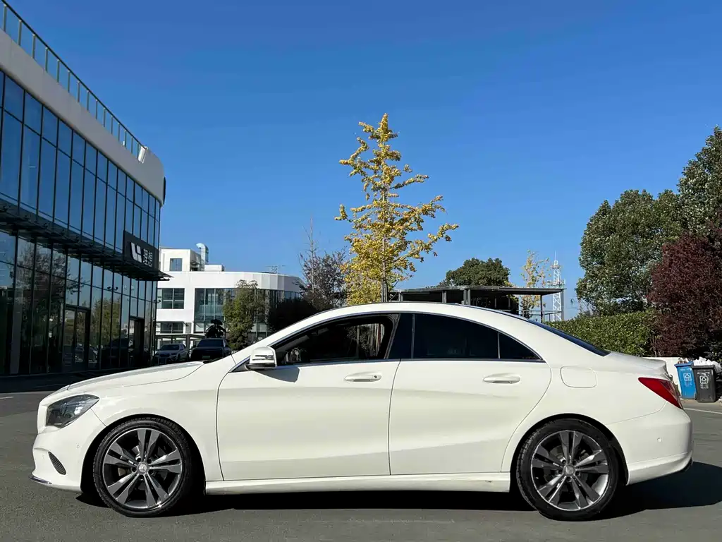 MERCEDES-BENZ CLA