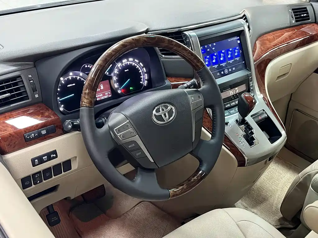 Toyota Alphard 2011 3.5L Luxury