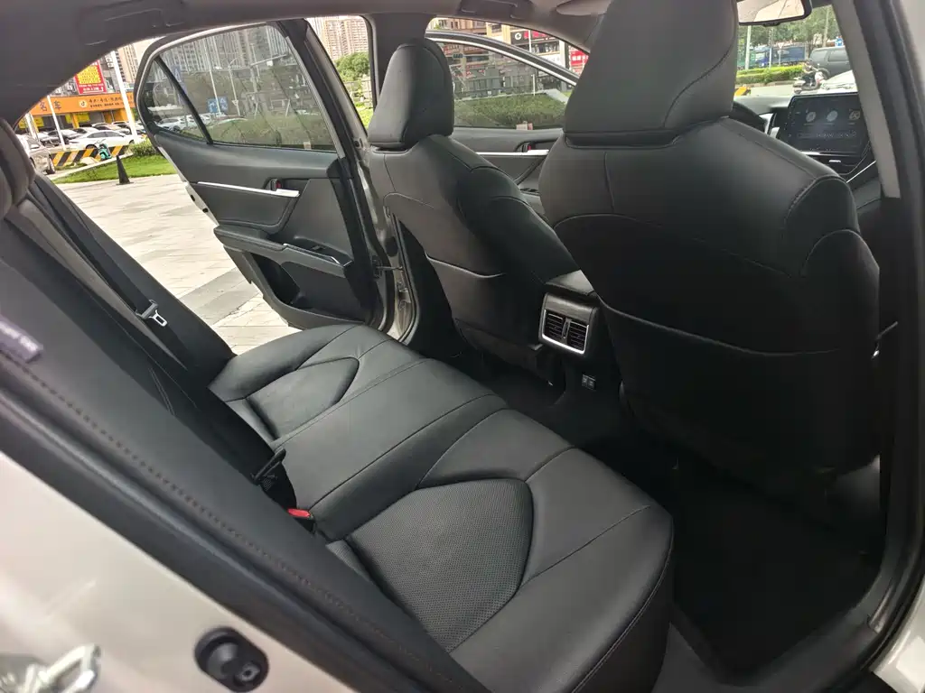 Toyota Camry — миниатюра 11