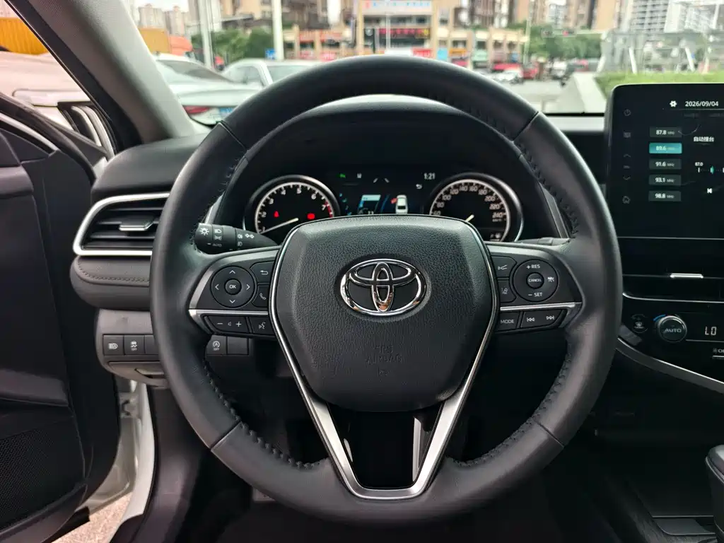 Toyota Camry — миниатюра 24