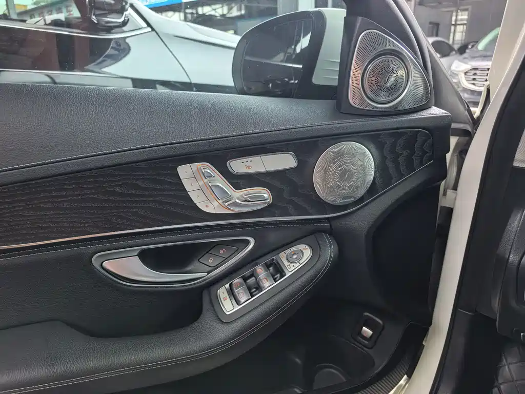 Mercedes-Benz C-Class — миниатюра 7
