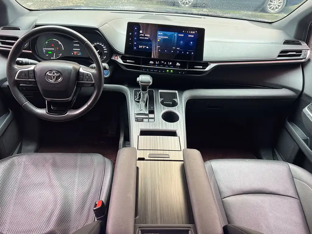 Toyota Sienna — миниатюра 6