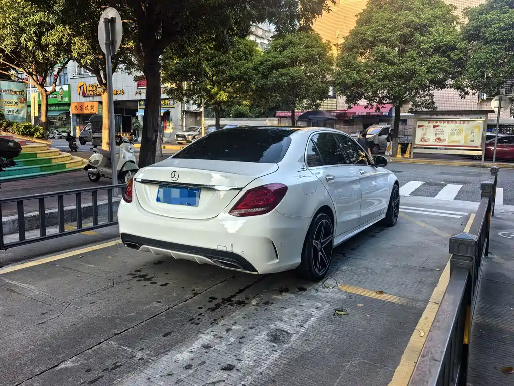 Mercedes-Benz C-Class — миниатюра 7