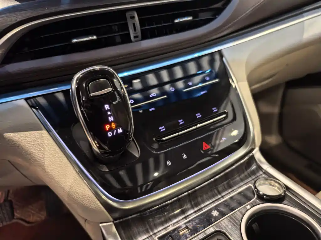 Buick GL8 — миниатюра 12