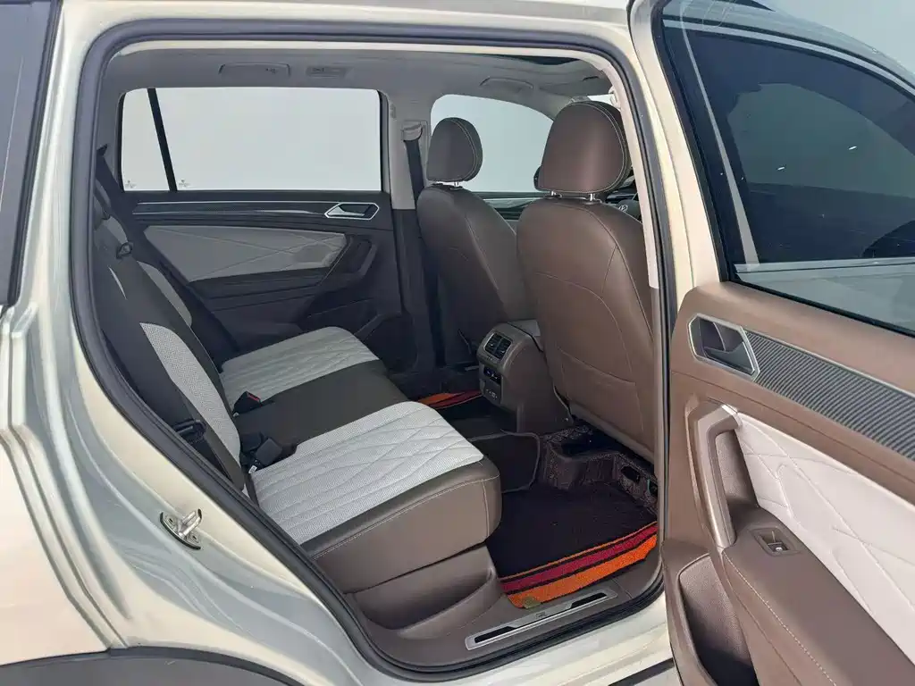 Volkswagen Tiguan L — миниатюра 5
