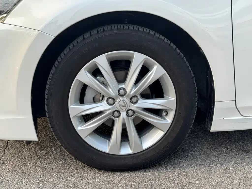 Lexus CT — миниатюра 16