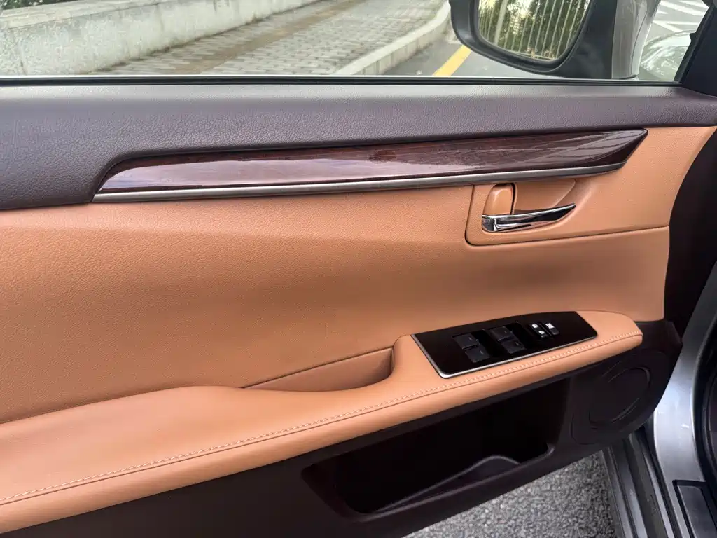 Lexus ES 2015 300h Comfort