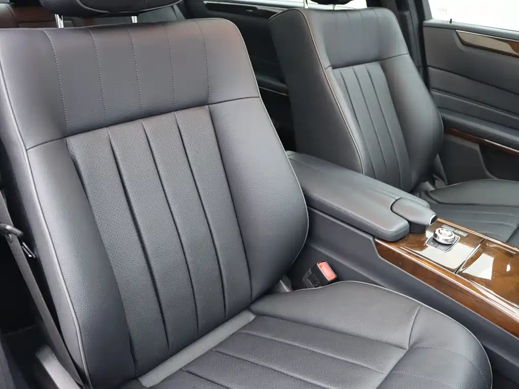 Mercedes-Benz E-Class — миниатюра 10
