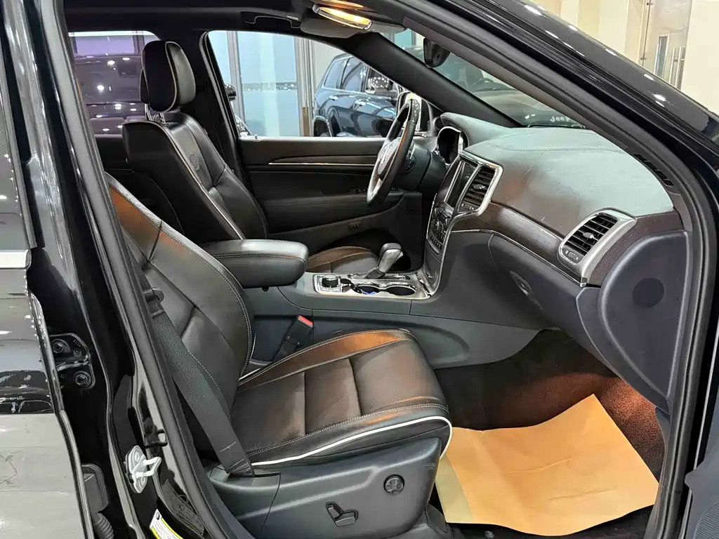 Jeep Grand Cherokee (Import) — миниатюра 13