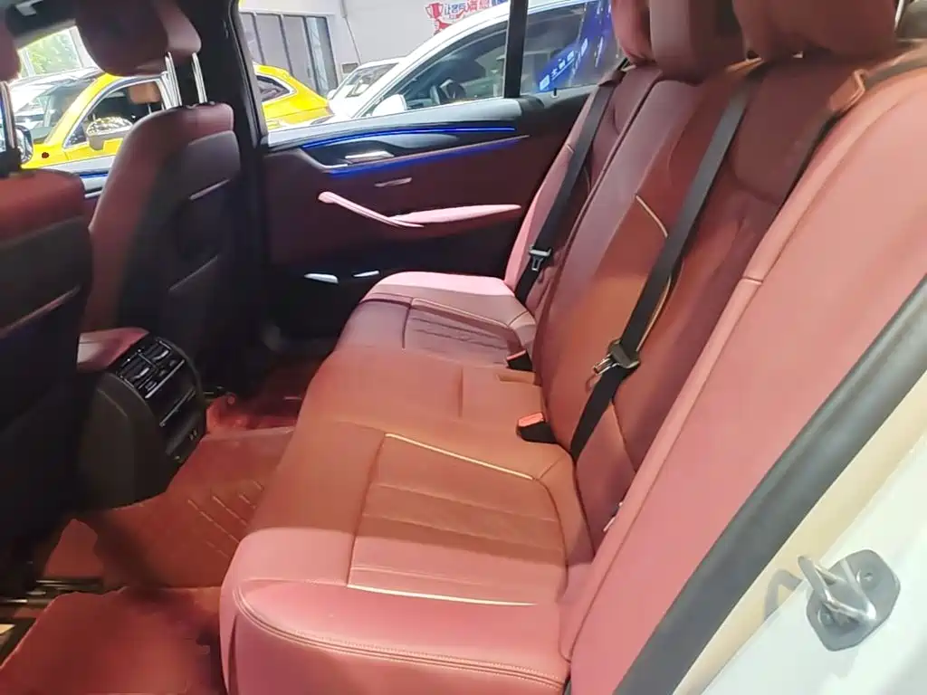 BMW 5 Series — миниатюра 17