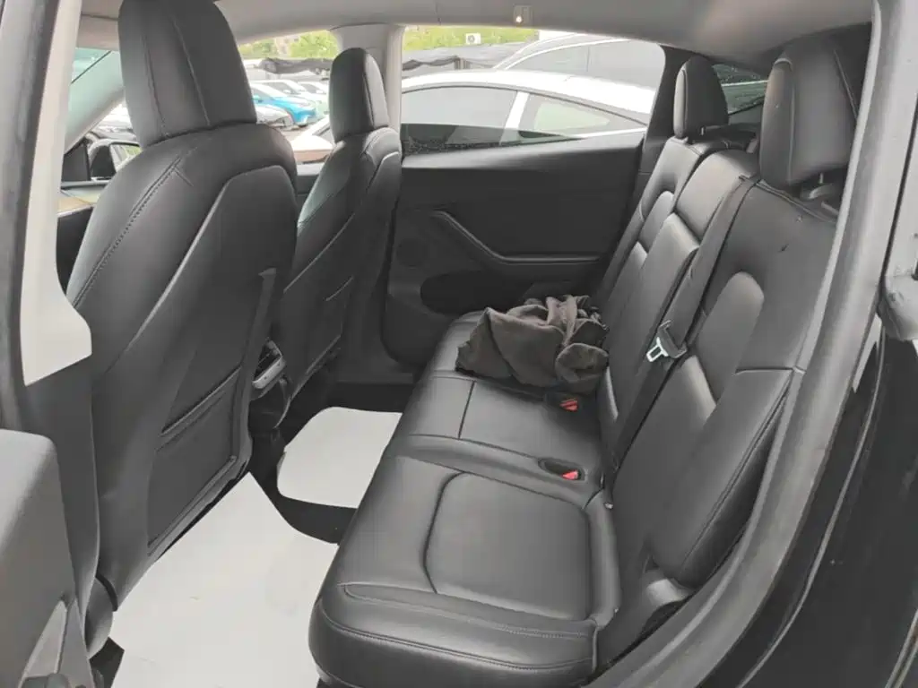 Tesla Model Y — миниатюра 17