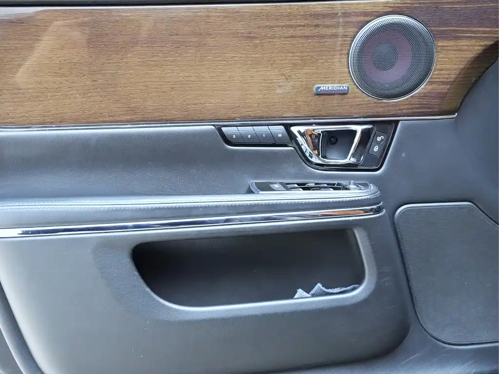 Jaguar XJ — миниатюра 22