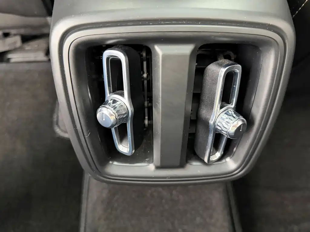 Volvo XC40 — миниатюра 10