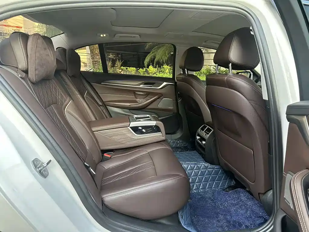 BMW 5 Series — миниатюра 9