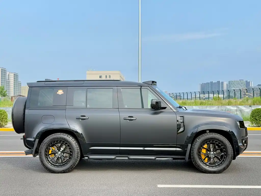 Land Rover Land Rover Defender 2025 110 3.0T P400 X-Dynamic SE