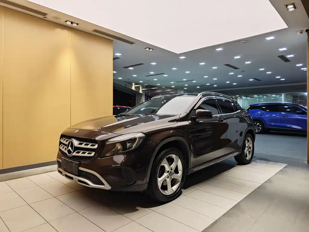 MERCEDES-BENZ GLA