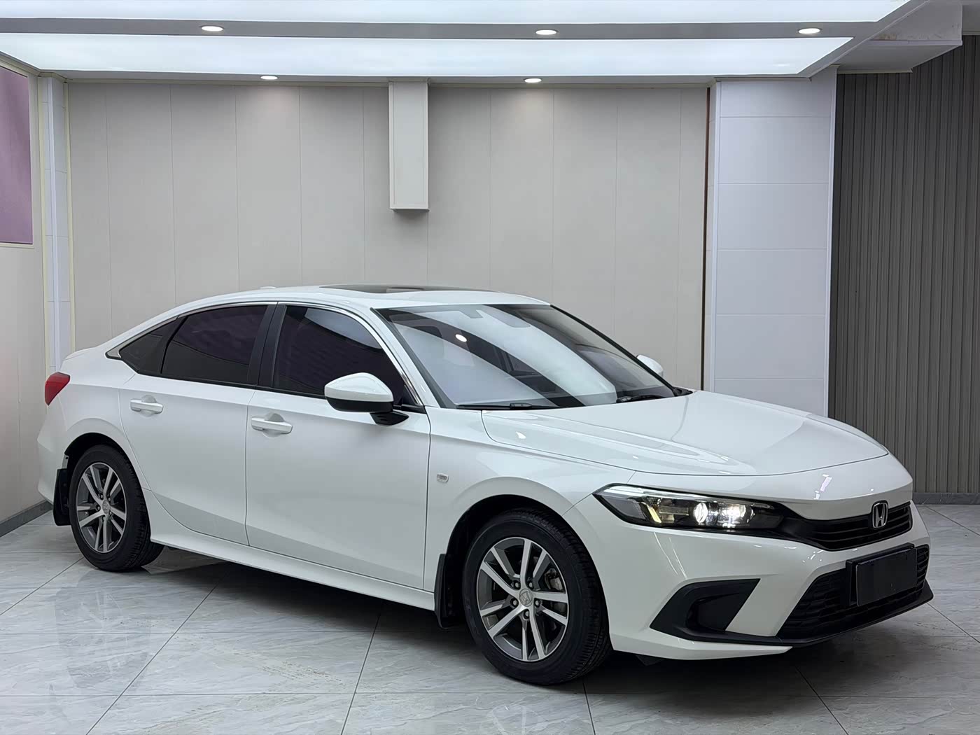 Honda Civic 1.5 л 2023 г. Белый, пробег 30000 км