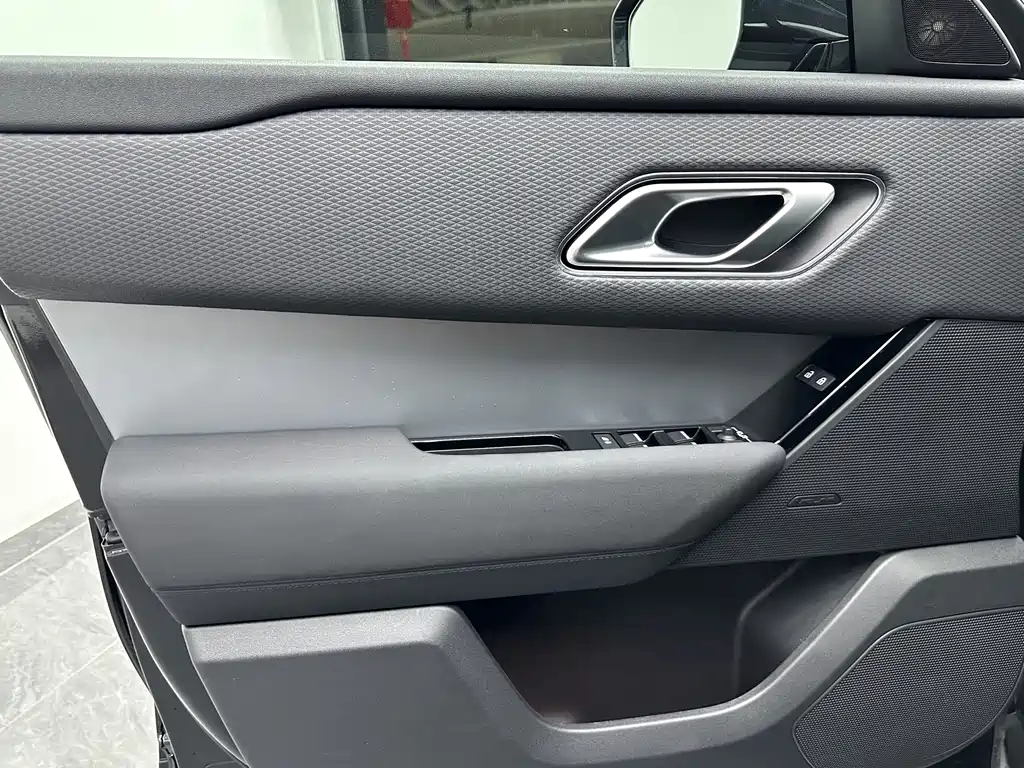 Land Rover Velar — миниатюра 16