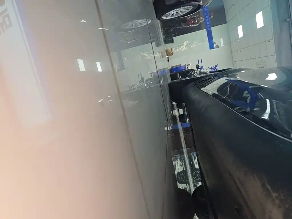 Tesla Model Y — миниатюра 21