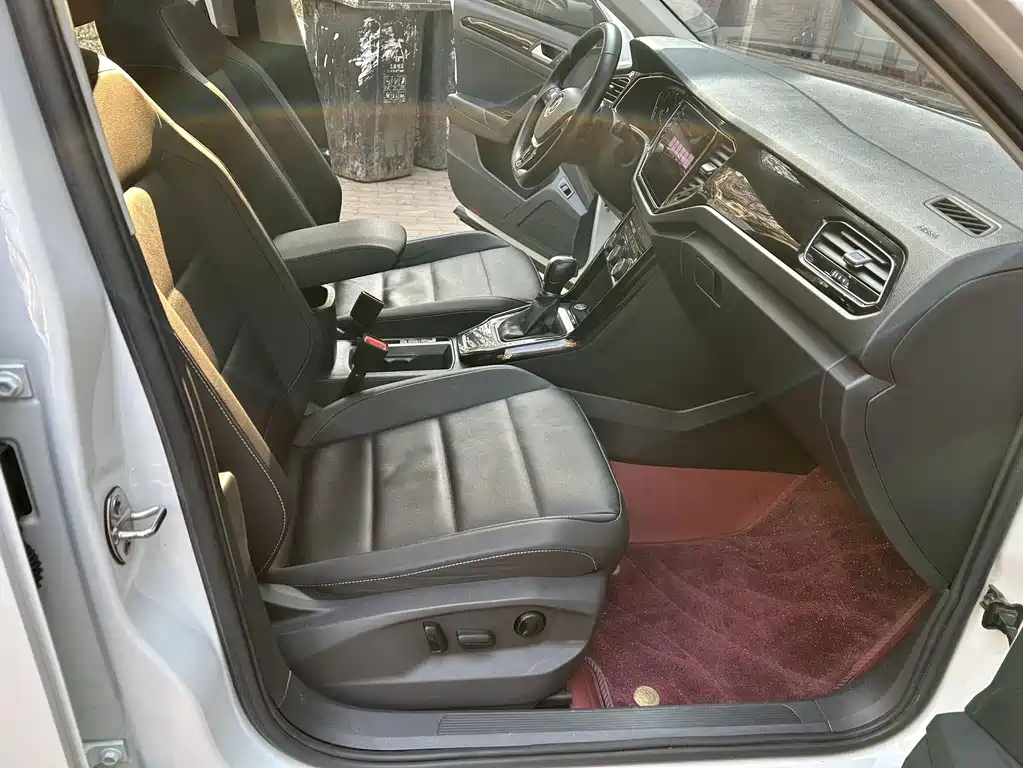 VOLKSWAGEN T ROC EXPLORING SONGS