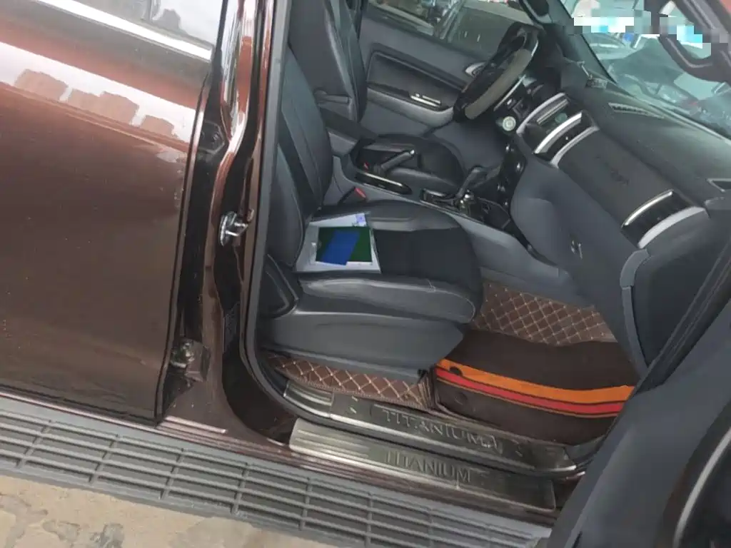Ford Everest — миниатюра 20