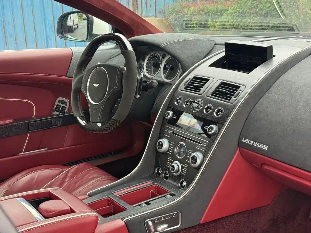 Aston Martin DB9 — миниатюра 8