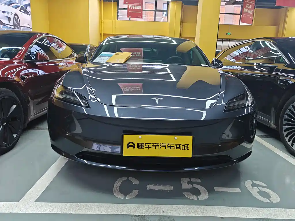 Tesla Model 3 2024