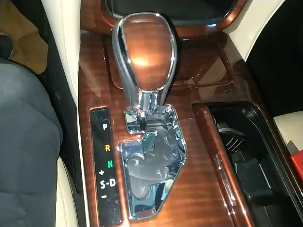 Toyota Crown — миниатюра 14