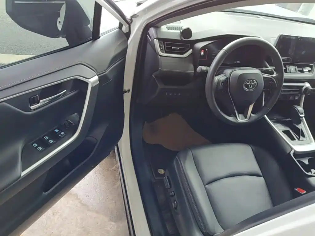Toyota RAV4 — миниатюра 16