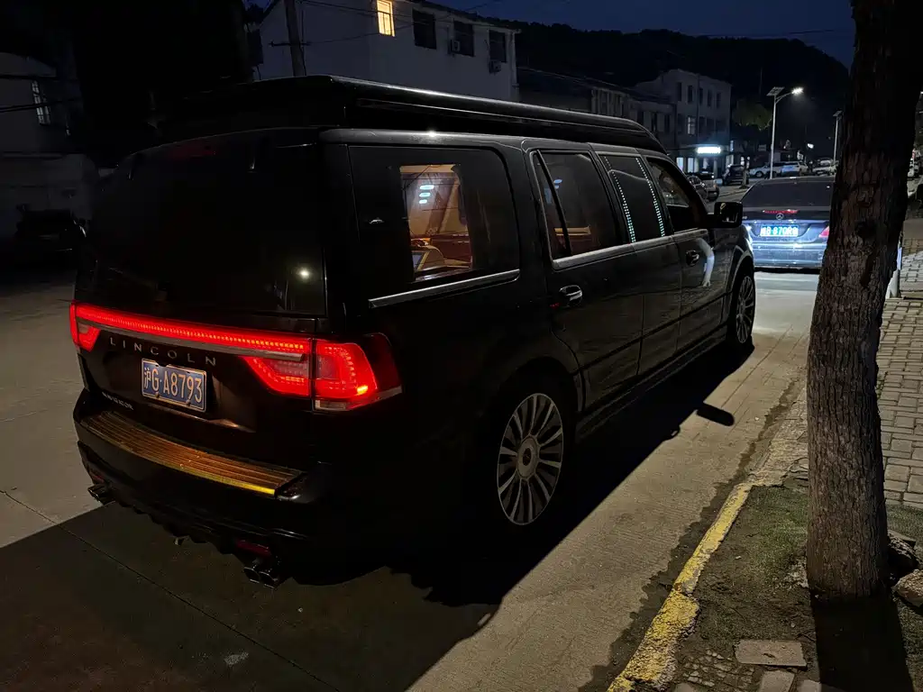 Lincoln Navigator — миниатюра 12