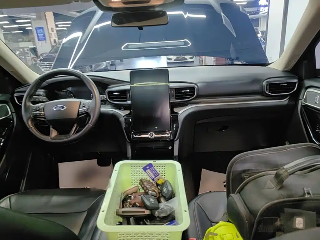 Ford Explorer — миниатюра 10