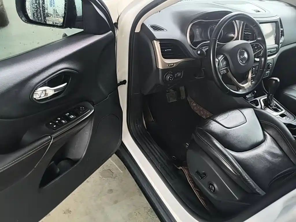 Jeep Cherokee — миниатюра 16