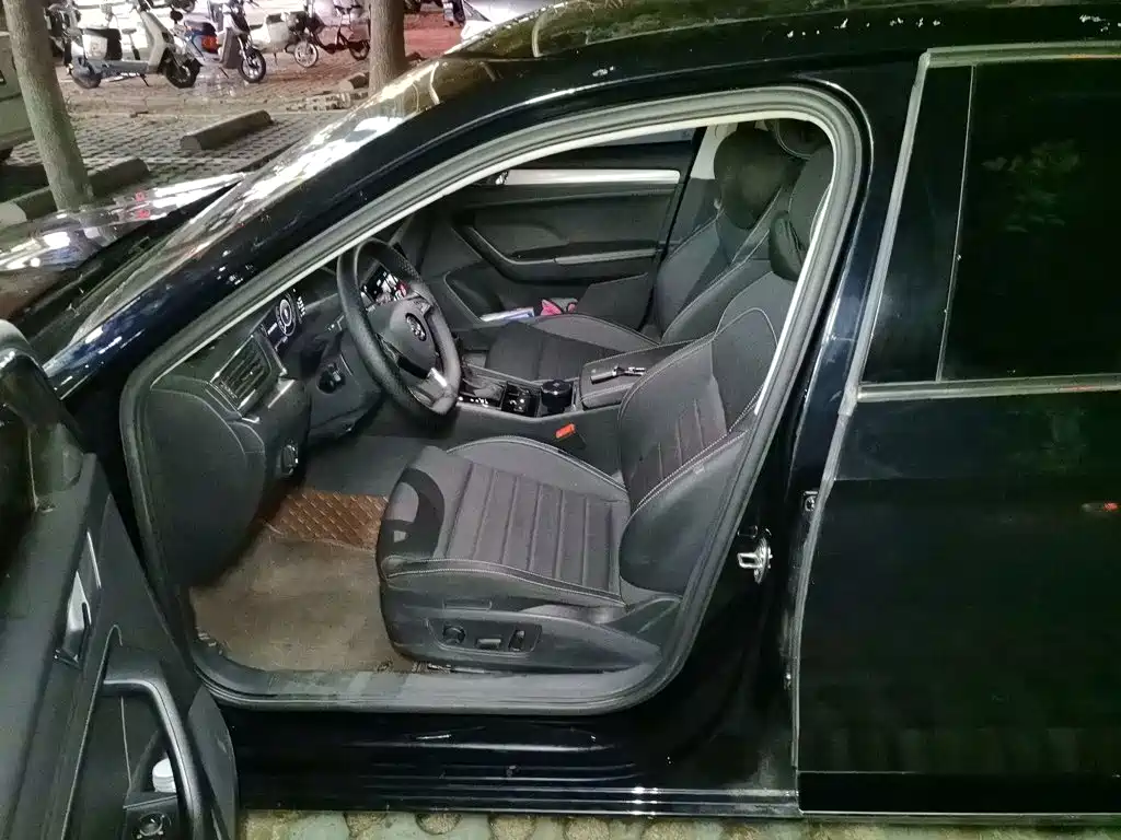 Skoda Superb — миниатюра 11