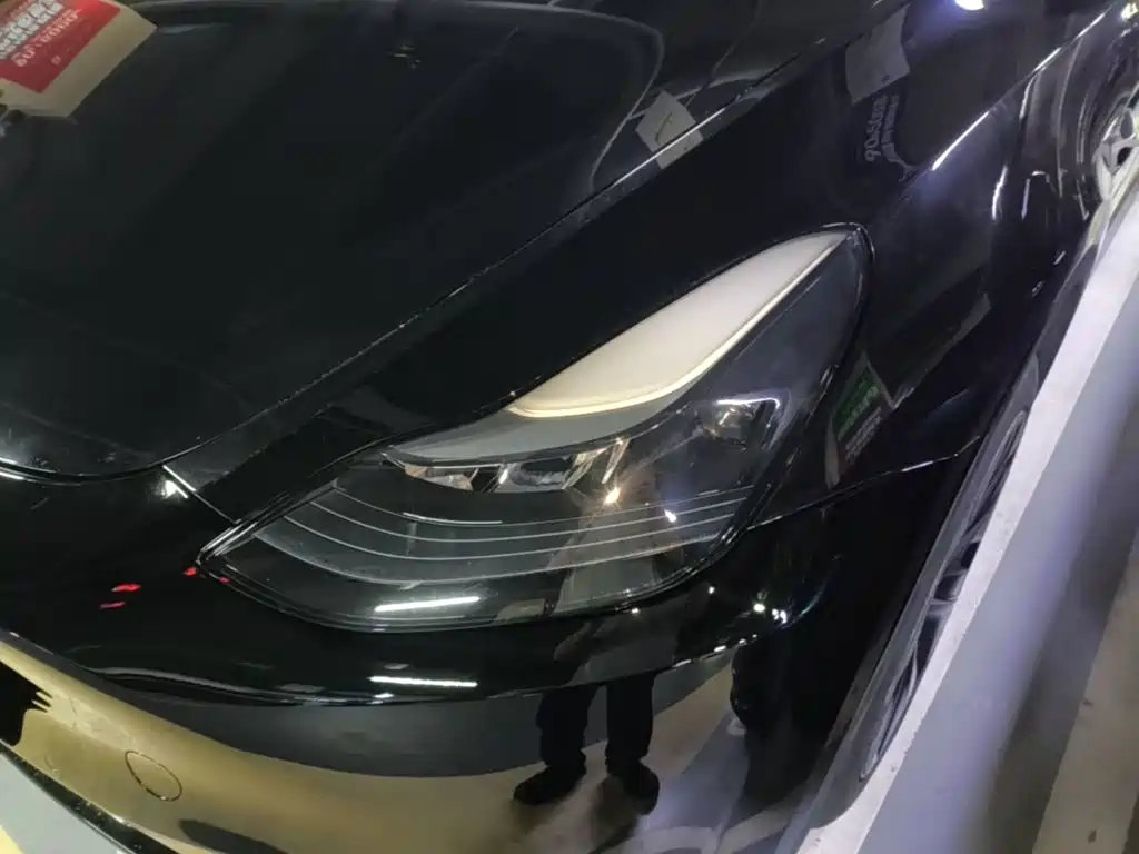 Tesla Model Y — миниатюра 24