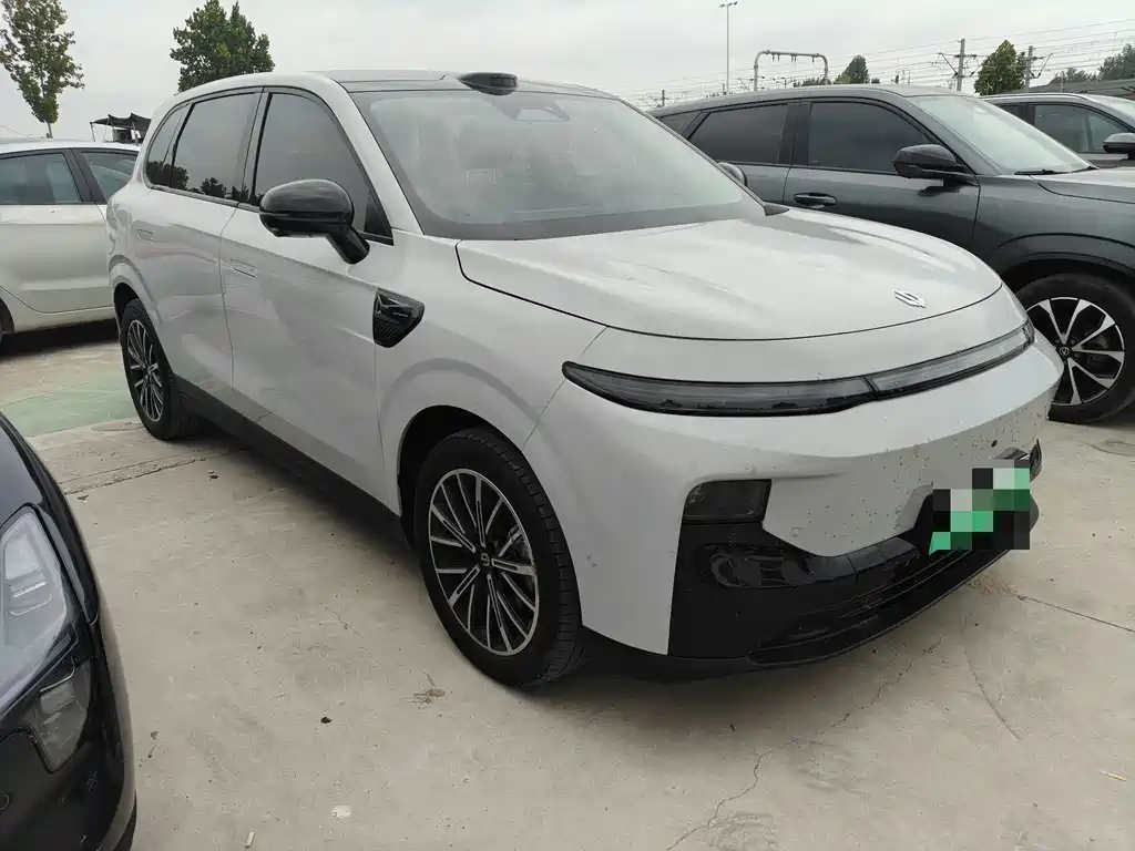 Leapmotor Leapmotor B10 — миниатюра 3