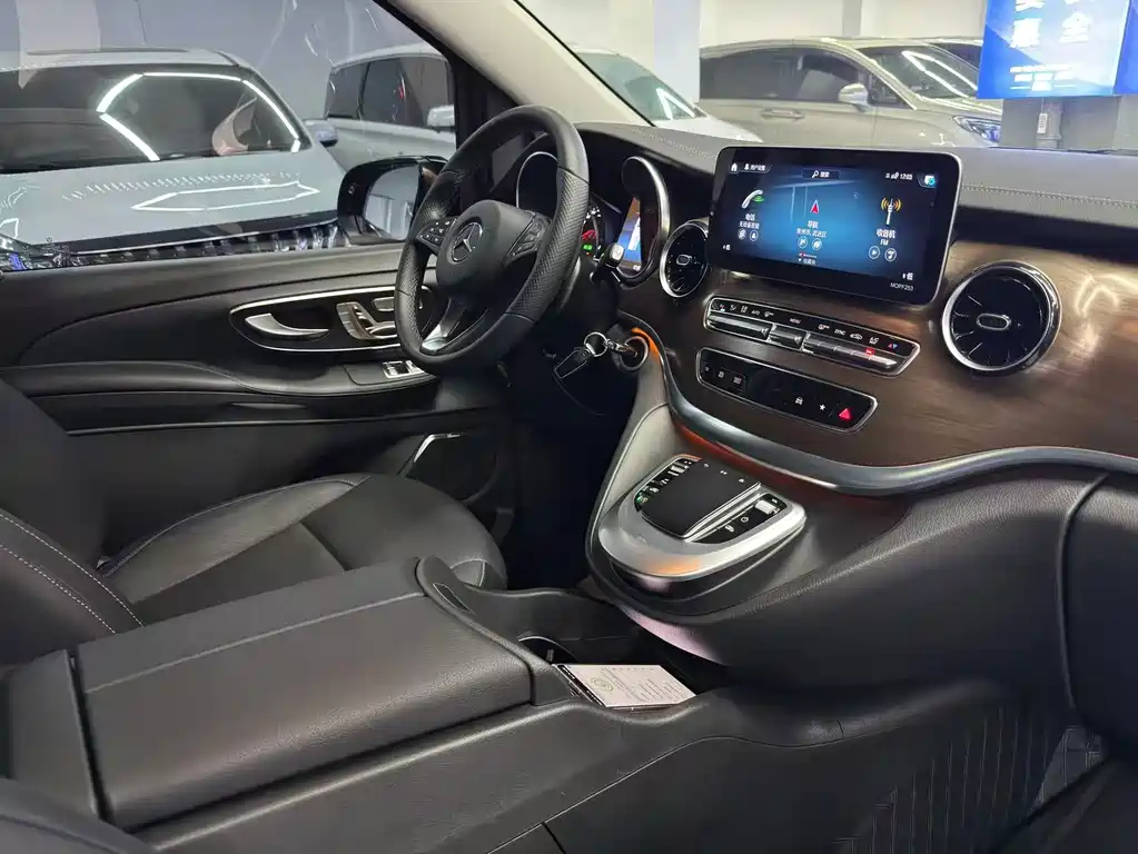 Mercedes-Benz V-Class — миниатюра 11