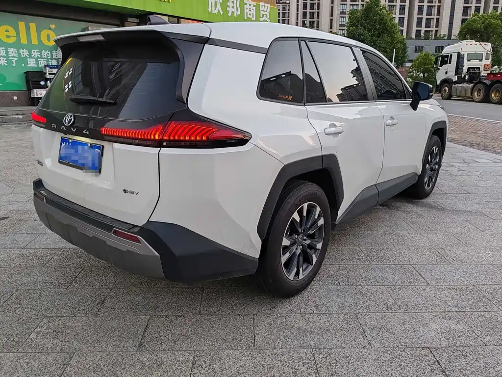 Toyota RAV4 — миниатюра 4