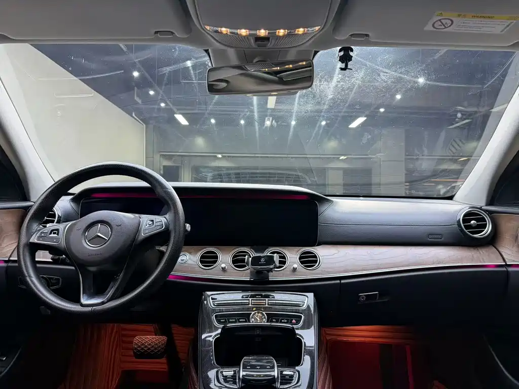 Mercedes-Benz E-Class — миниатюра 6
