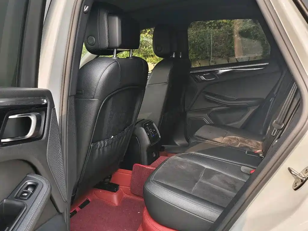 Porsche Macan — миниатюра 10