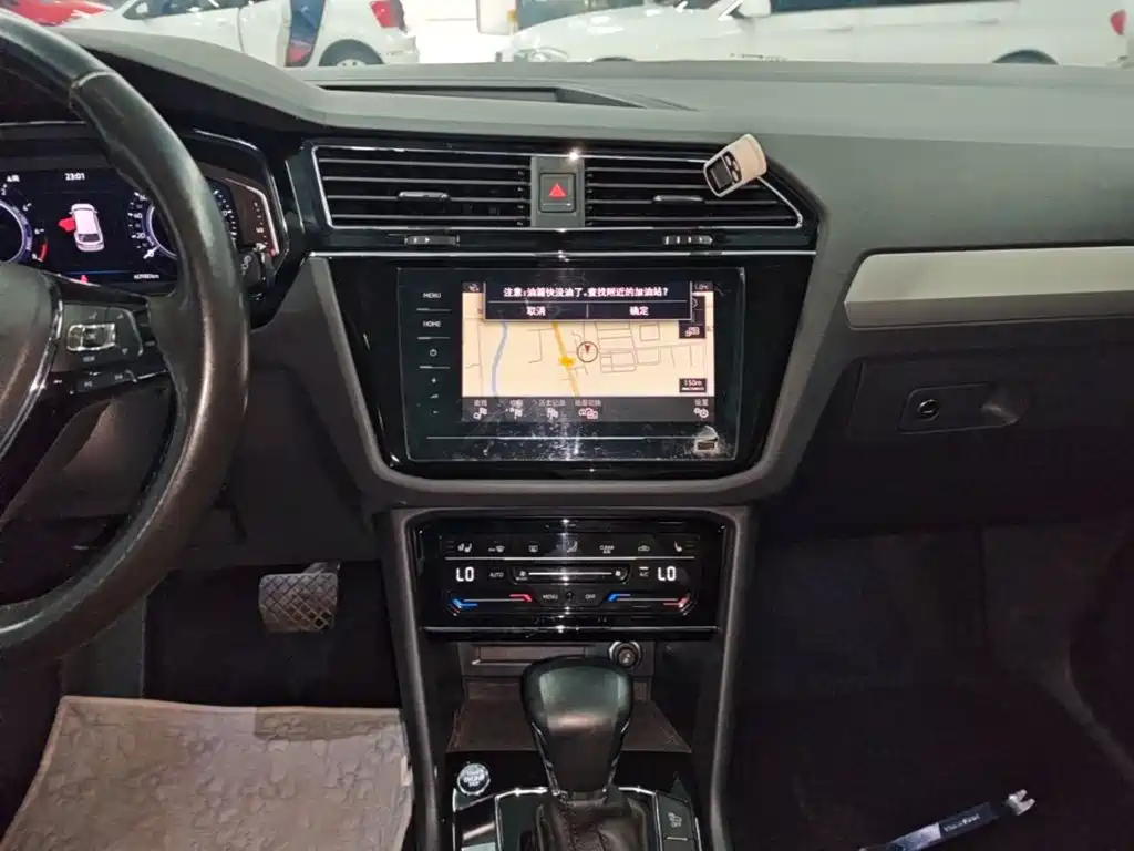 Volkswagen Tiguan L PHEV — миниатюра 13