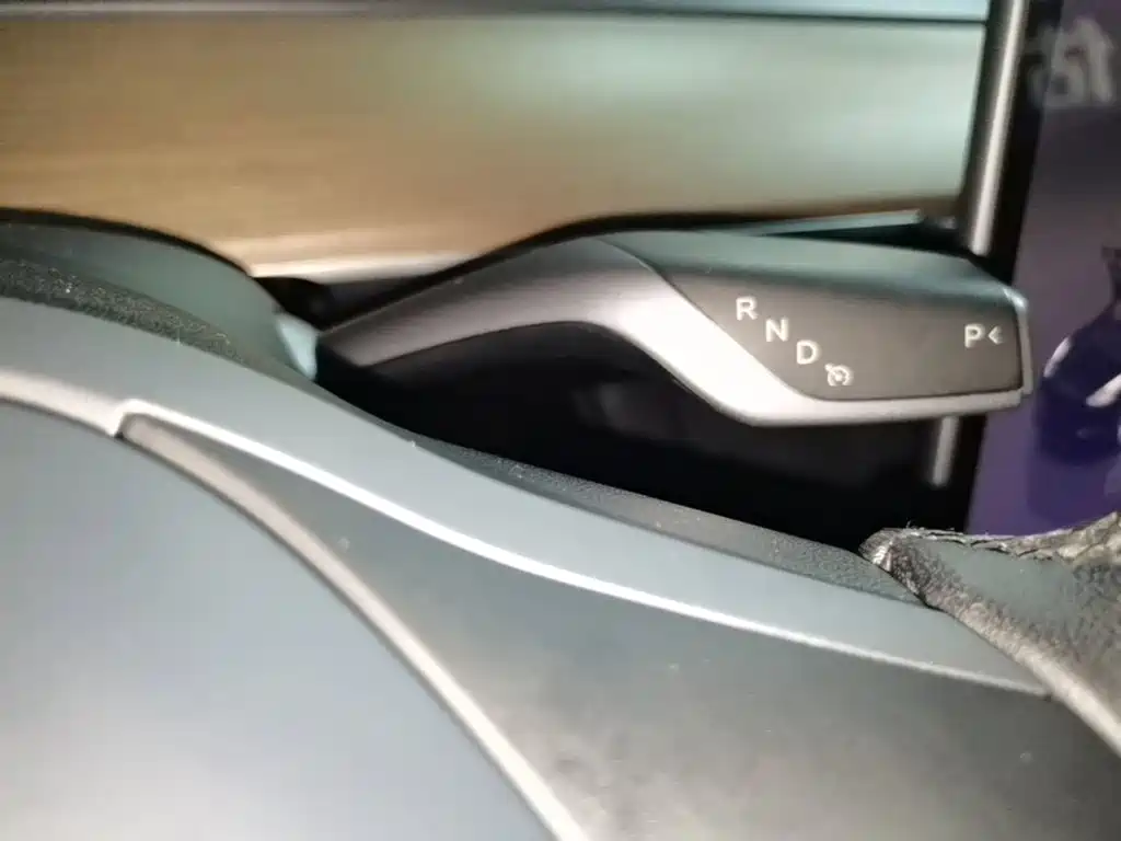 Tesla Model Y — миниатюра 14