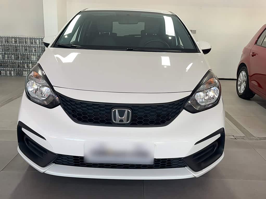 Honda Fit 1.5 л 2021 г. Белый, пробег 48099 км