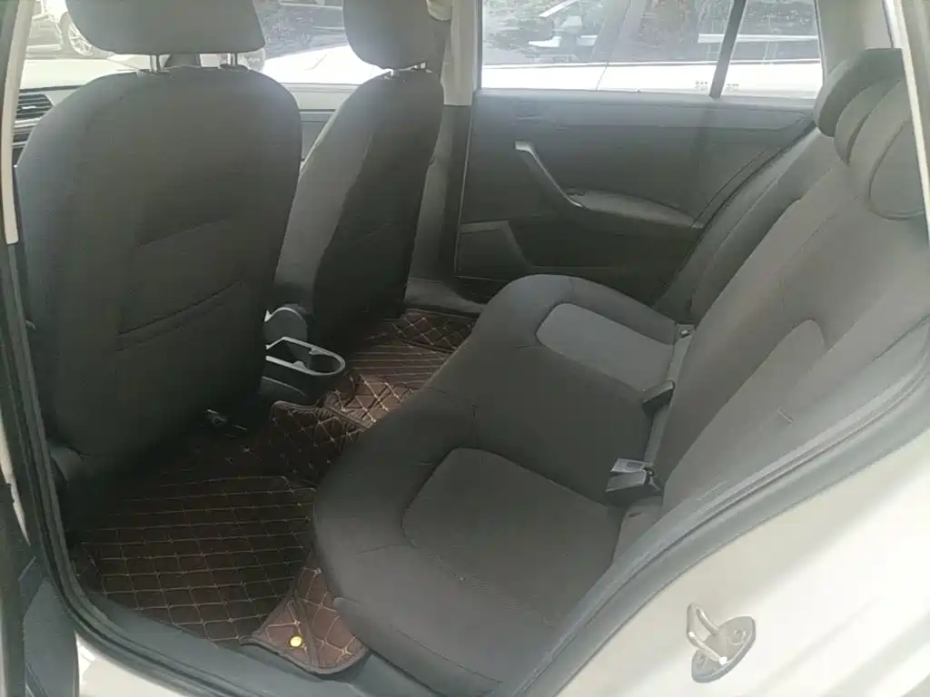 Skoda Rapid Spaceback — миниатюра 17