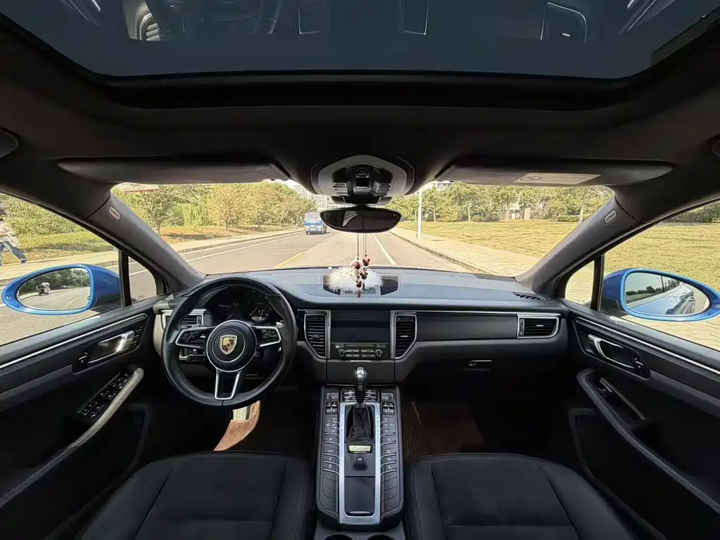 Porsche Macan — миниатюра 14